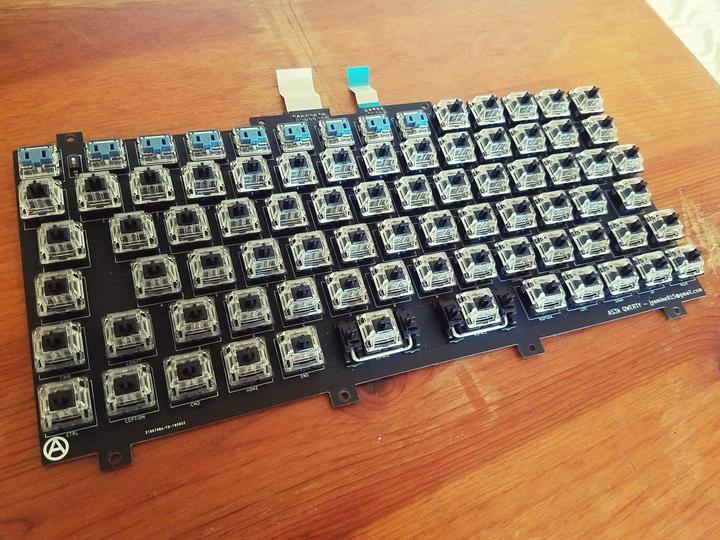 The kit from the previous pic, removed from the AlphaSmart and without keycaps, revealing a PCB populated with Gateron Black linear switches and Kailh Blue Choc low-profile clicky switches